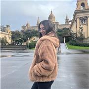 Profesora de idiomas apta para cursos inferiores (primaria y secundaria)